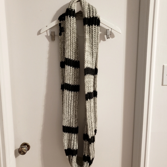 Point Zero Scarf Snood Silver White Dark Blue Chunky Knit Super Soft Cozy Fall - Picture 2 of 4